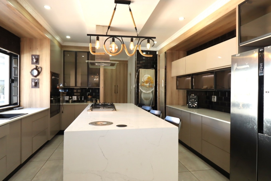 5 Bedroom Property for Sale in Waterkloof Ridge Gauteng