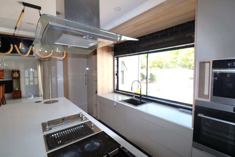 5 Bedroom Property for Sale in Waterkloof Ridge Gauteng