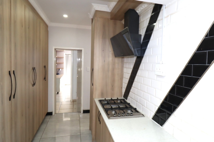 5 Bedroom Property for Sale in Waterkloof Ridge Gauteng