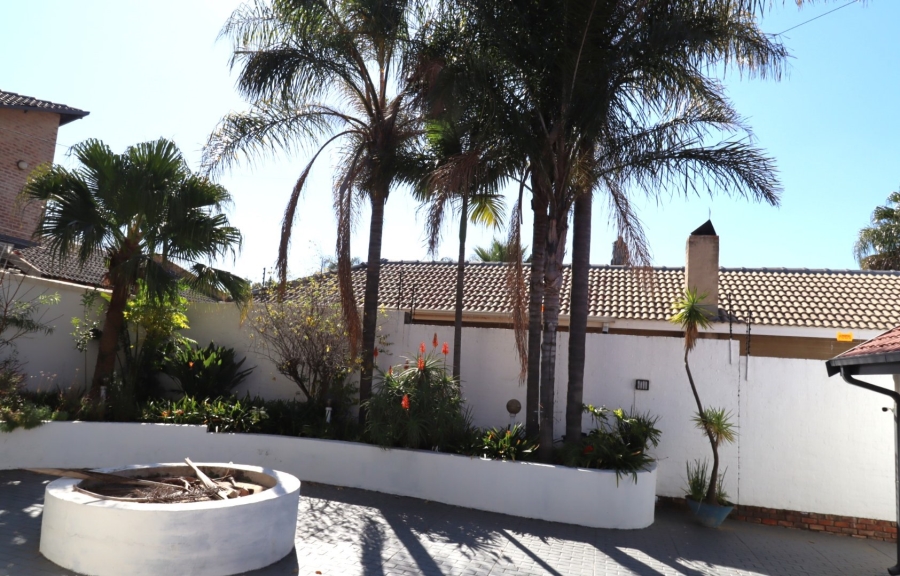 5 Bedroom Property for Sale in Waterkloof Ridge Gauteng