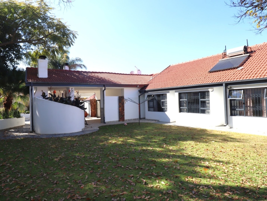 5 Bedroom Property for Sale in Waterkloof Ridge Gauteng