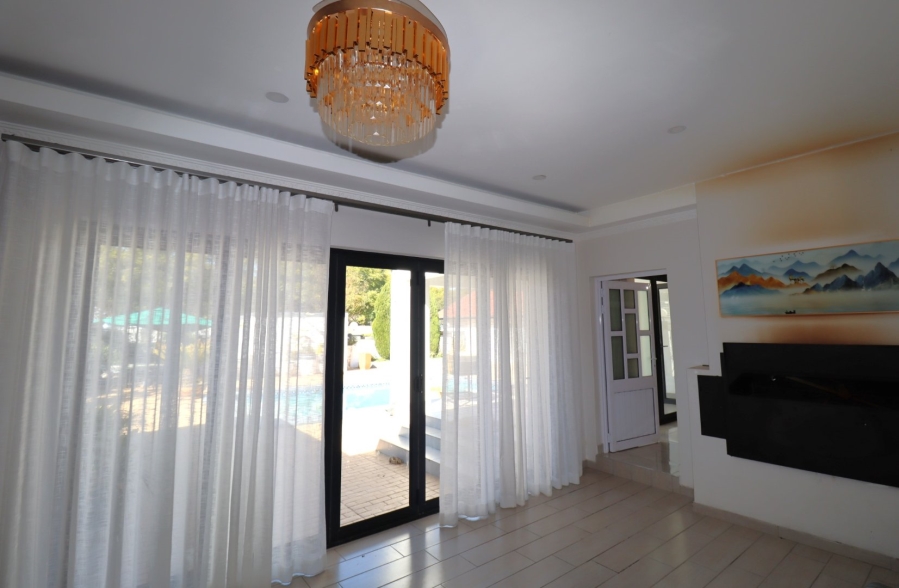 5 Bedroom Property for Sale in Waterkloof Ridge Gauteng