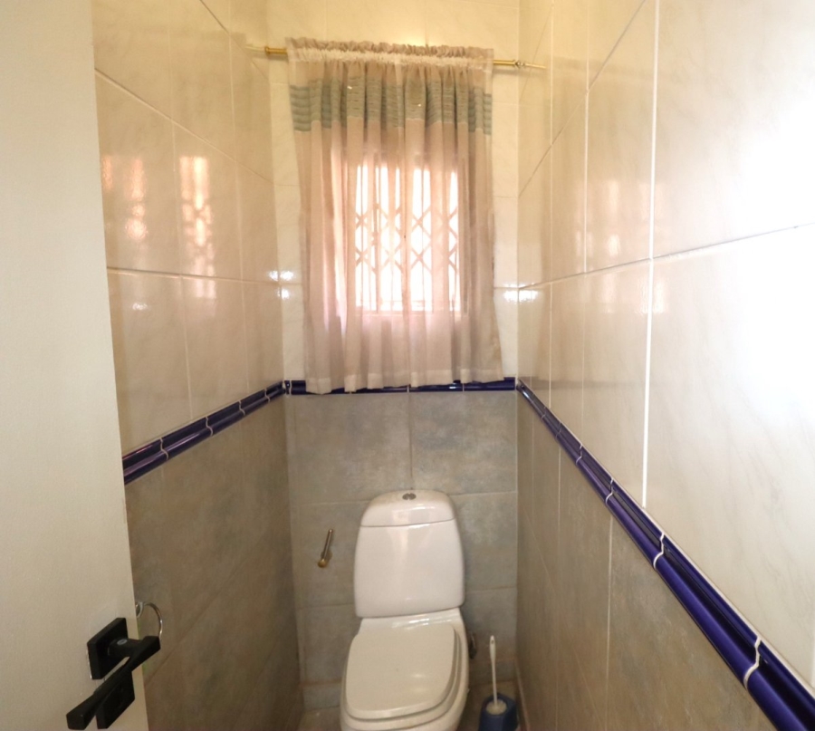 5 Bedroom Property for Sale in Waterkloof Ridge Gauteng