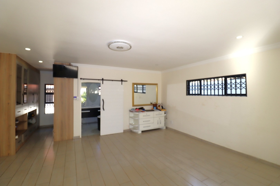 5 Bedroom Property for Sale in Waterkloof Ridge Gauteng