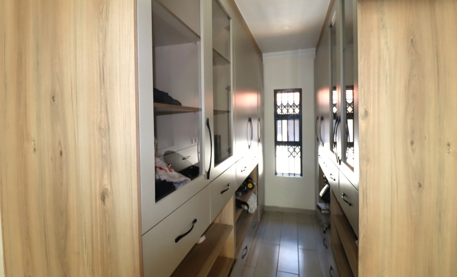 5 Bedroom Property for Sale in Waterkloof Ridge Gauteng