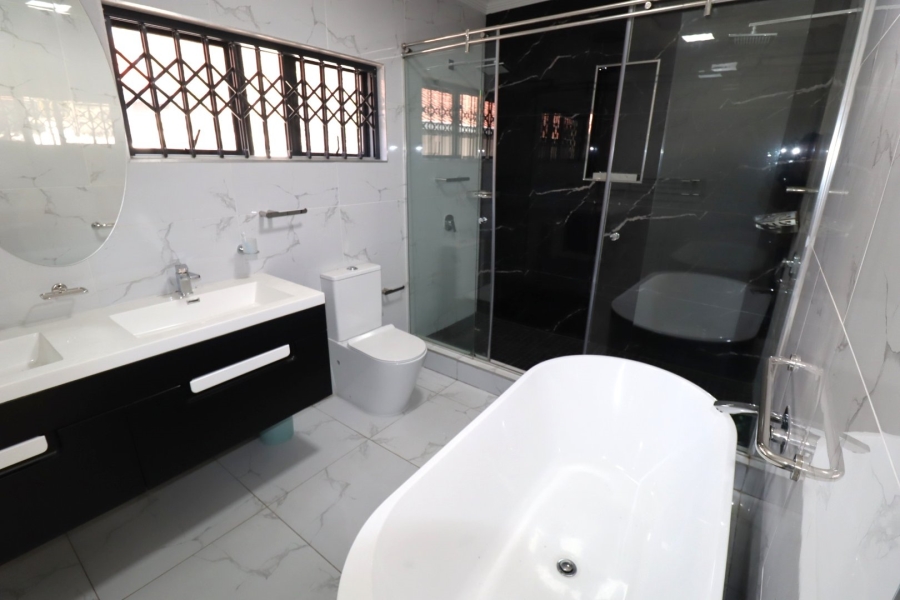 5 Bedroom Property for Sale in Waterkloof Ridge Gauteng