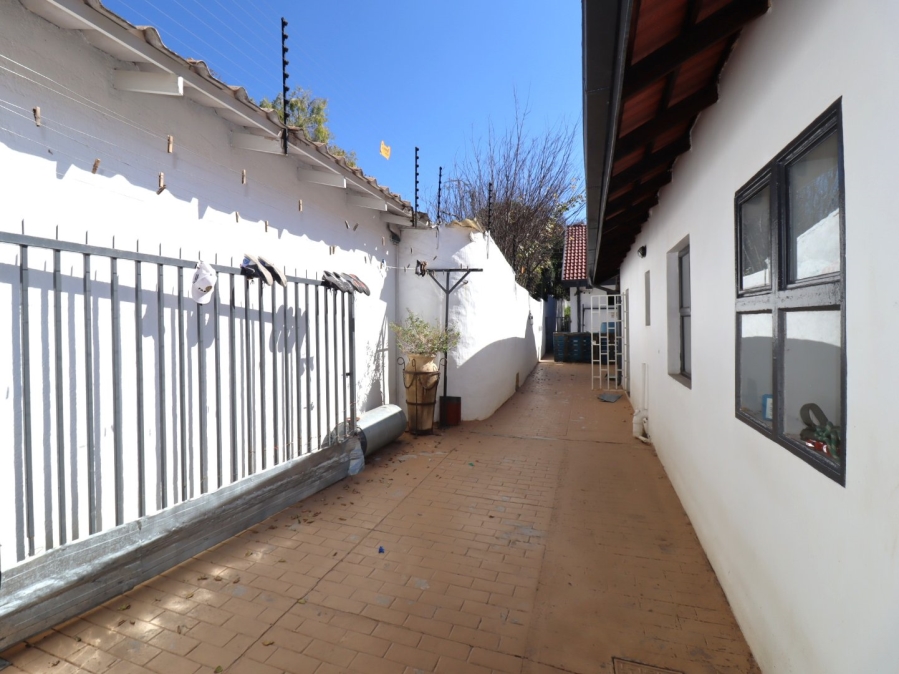 5 Bedroom Property for Sale in Waterkloof Ridge Gauteng