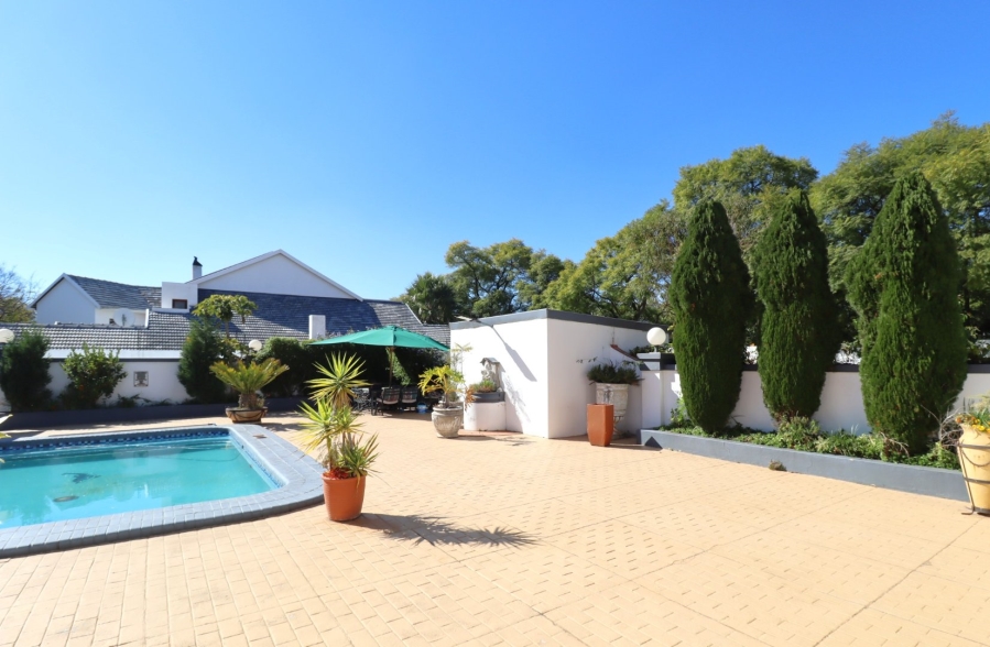 5 Bedroom Property for Sale in Waterkloof Ridge Gauteng