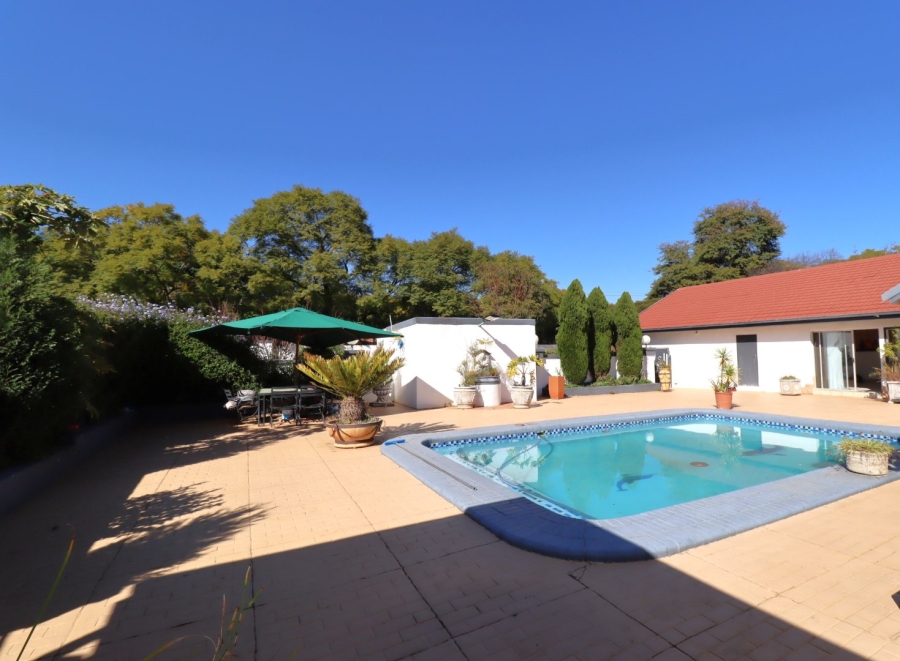 5 Bedroom Property for Sale in Waterkloof Ridge Gauteng