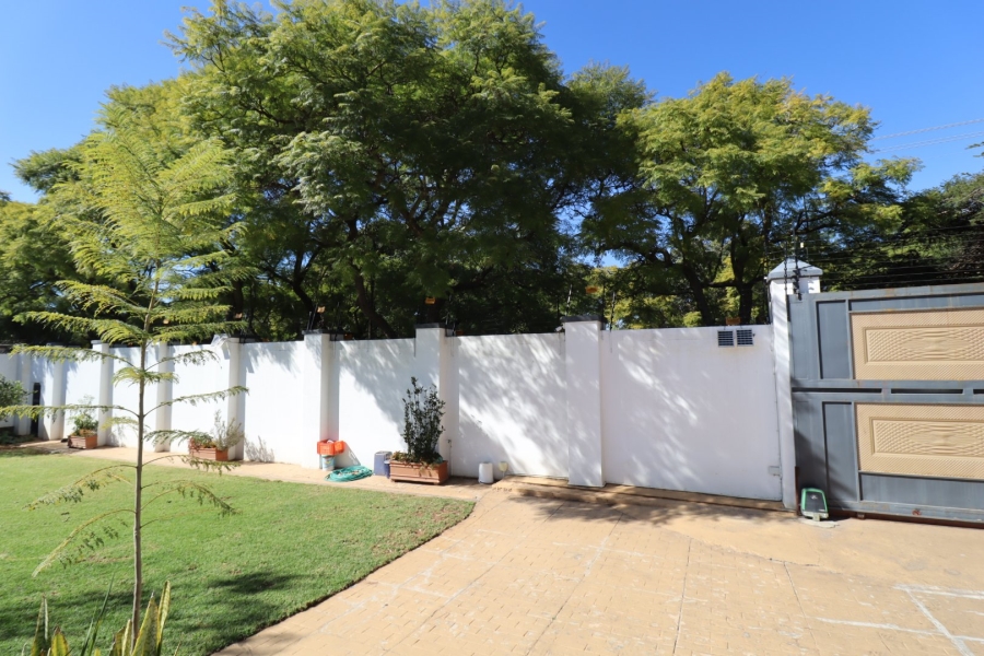 5 Bedroom Property for Sale in Waterkloof Ridge Gauteng