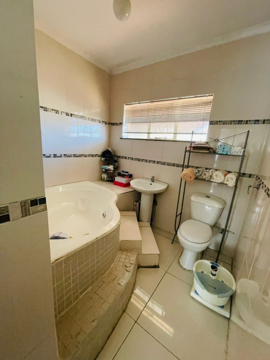 3 Bedroom Property for Sale in Lindhaven Gauteng