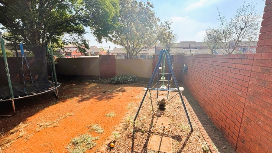 2 Bedroom Property for Sale in Eco Park Gauteng