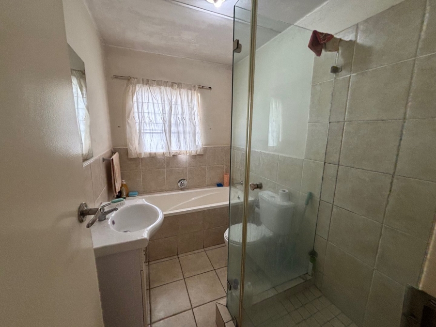 2 Bedroom Property for Sale in Bardene Gauteng