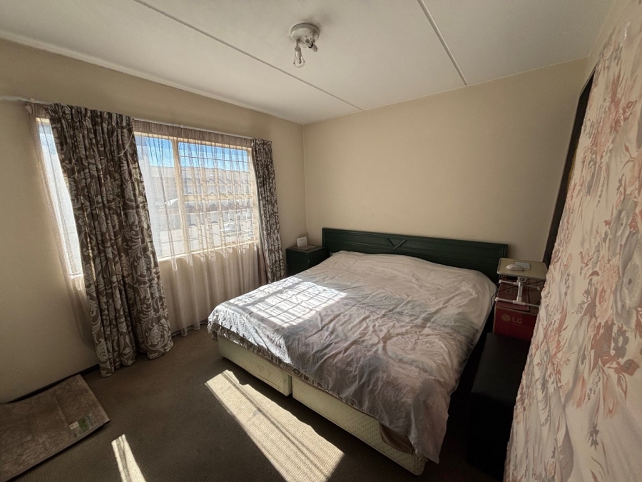 2 Bedroom Property for Sale in Bardene Gauteng