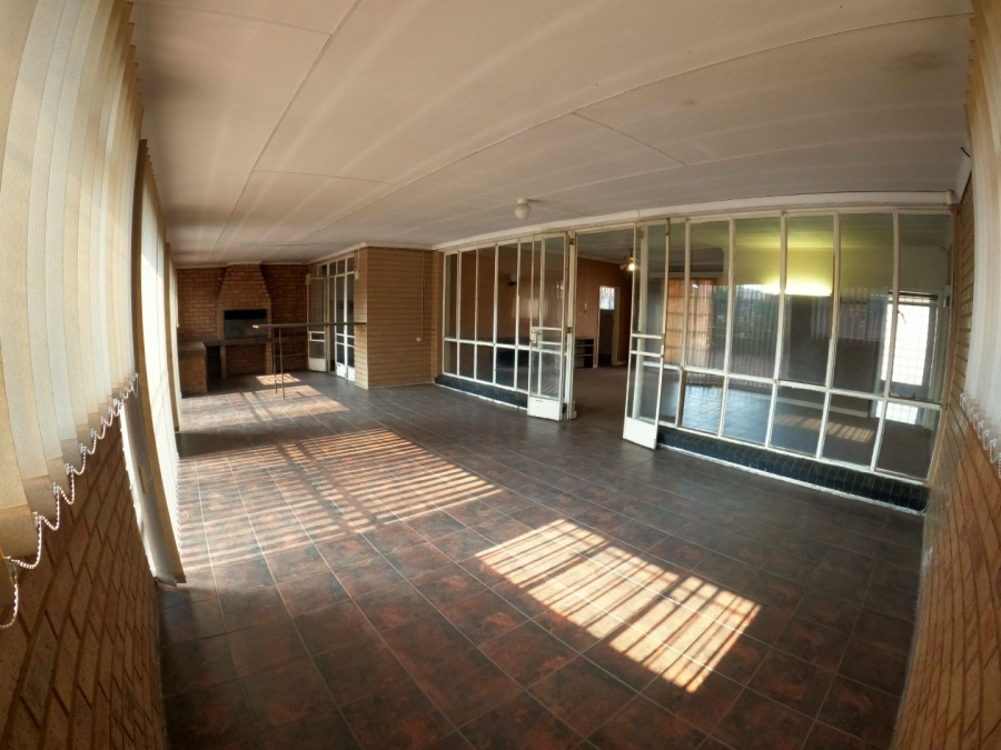 4 Bedroom Property for Sale in Selection Park Gauteng