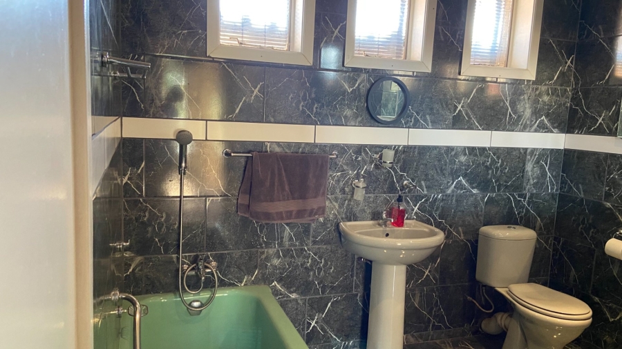 4 Bedroom Property for Sale in Selection Park Gauteng