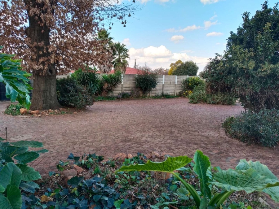 4 Bedroom Property for Sale in Selection Park Gauteng