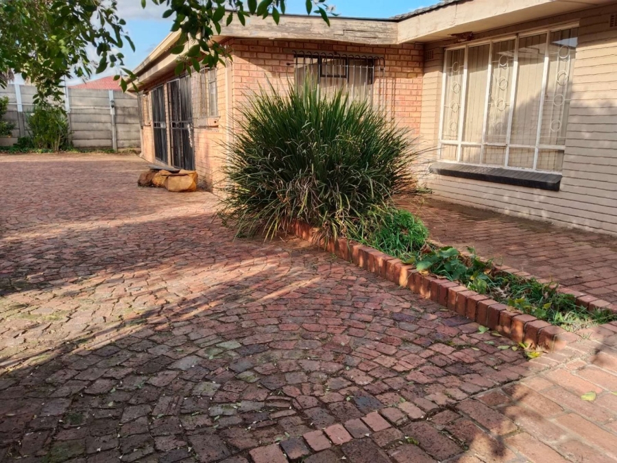 4 Bedroom Property for Sale in Selection Park Gauteng