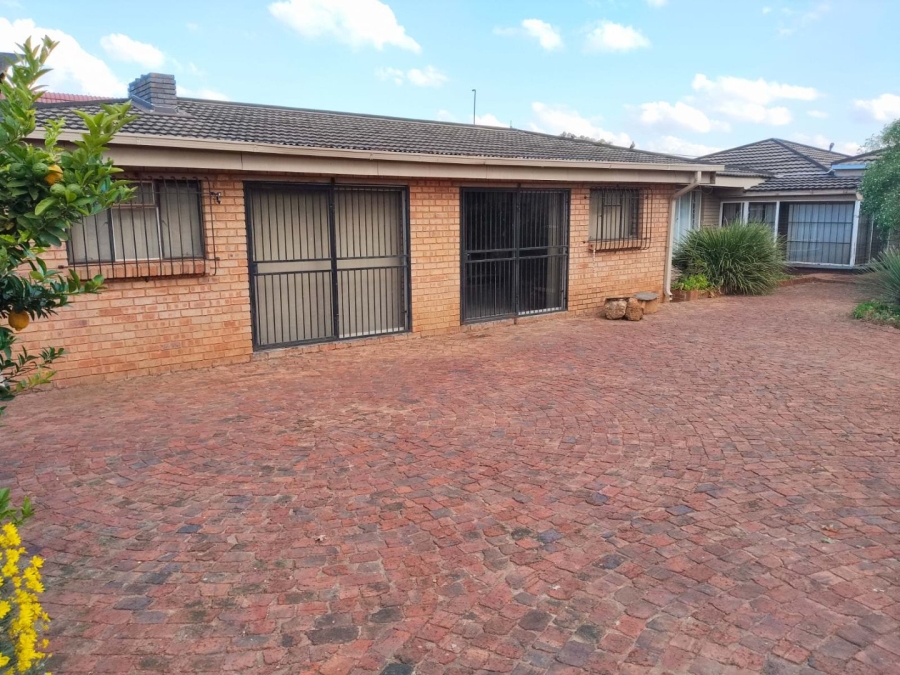 4 Bedroom Property for Sale in Selection Park Gauteng