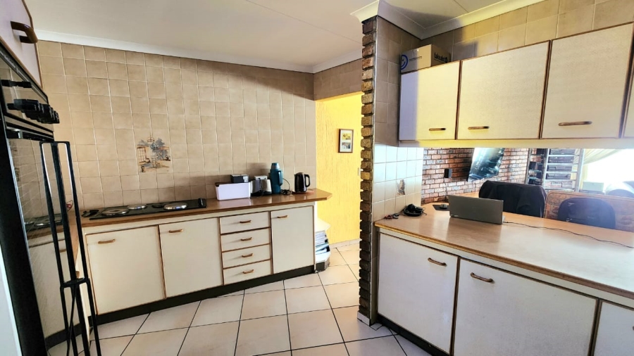 3 Bedroom Property for Sale in Brackenhurst Gauteng
