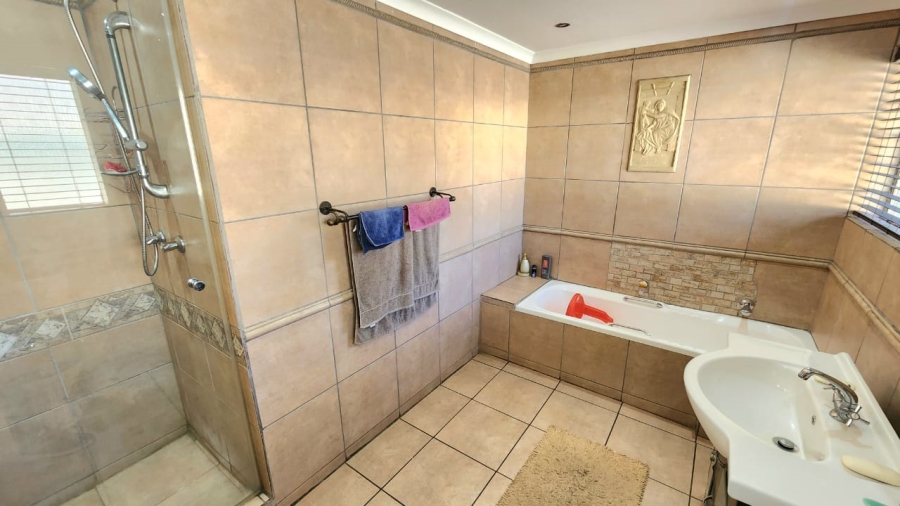3 Bedroom Property for Sale in Brackenhurst Gauteng