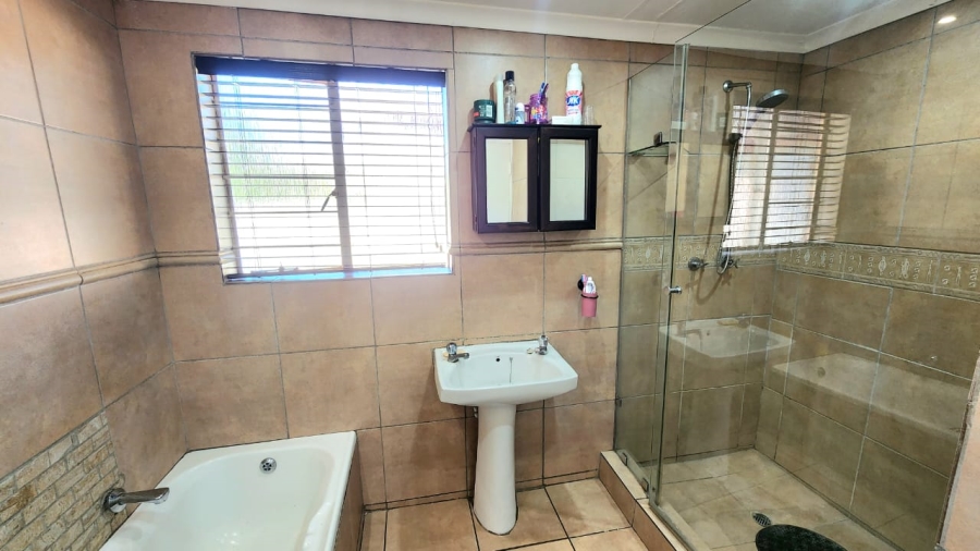 3 Bedroom Property for Sale in Brackenhurst Gauteng
