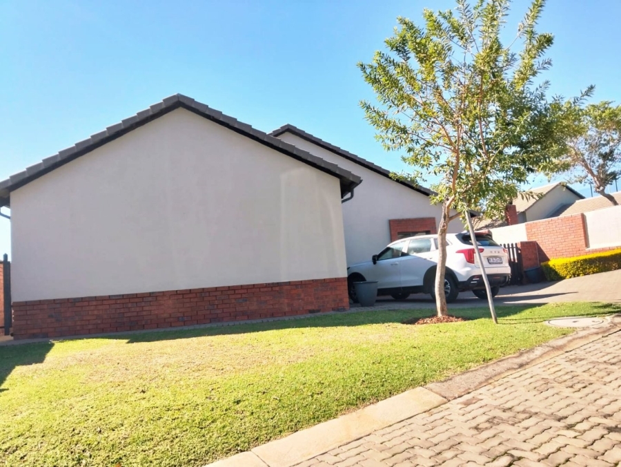 3 Bedroom Property for Sale in Amberfield Gauteng