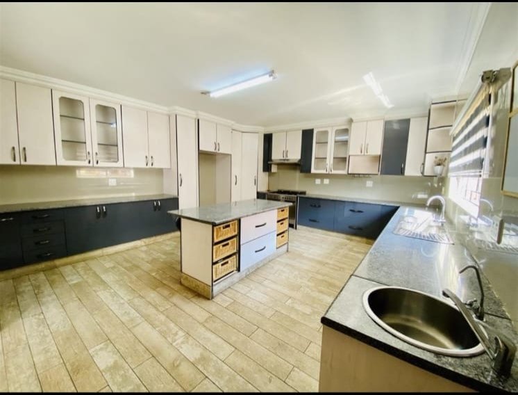 5 Bedroom Property for Sale in Geluksdal Gauteng