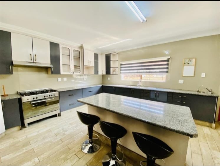5 Bedroom Property for Sale in Geluksdal Gauteng