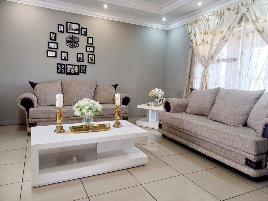 5 Bedroom Property for Sale in Geluksdal Gauteng