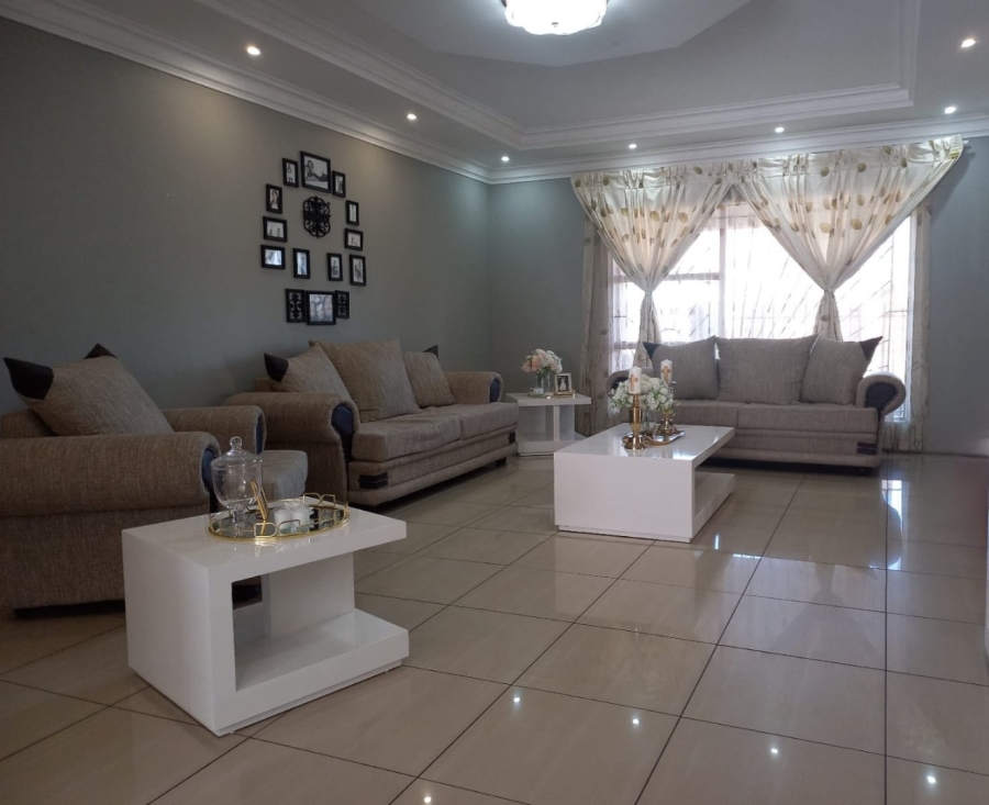 5 Bedroom Property for Sale in Geluksdal Gauteng