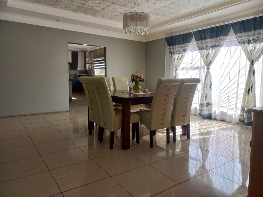 5 Bedroom Property for Sale in Geluksdal Gauteng
