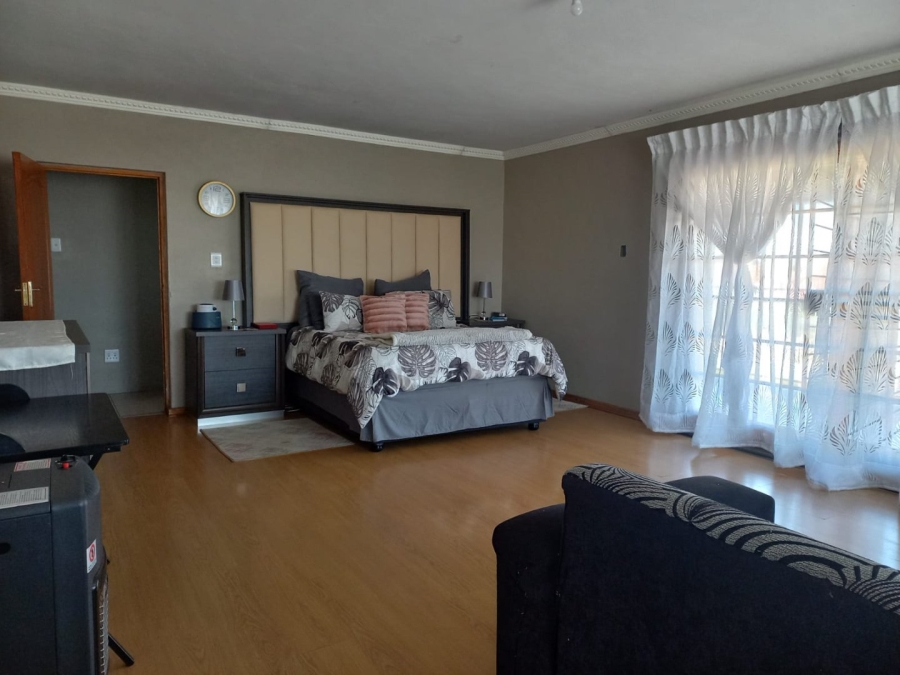 5 Bedroom Property for Sale in Geluksdal Gauteng