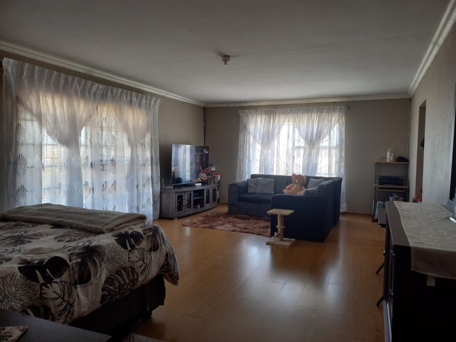 5 Bedroom Property for Sale in Geluksdal Gauteng