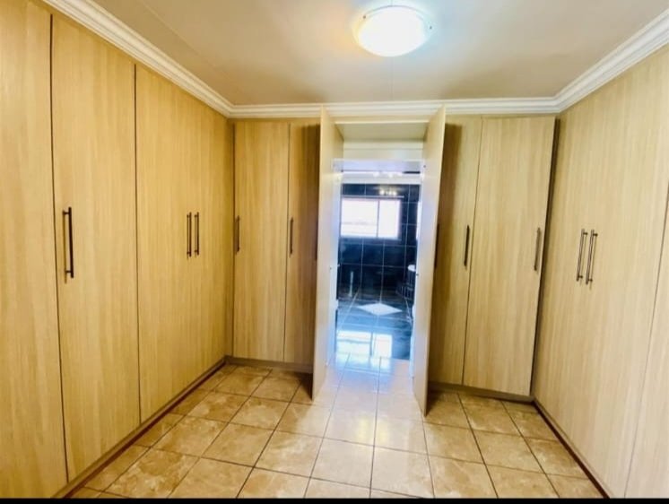 5 Bedroom Property for Sale in Geluksdal Gauteng