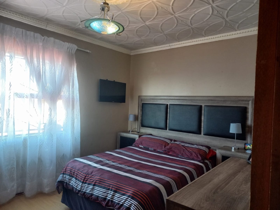 5 Bedroom Property for Sale in Geluksdal Gauteng