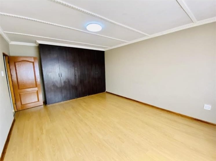5 Bedroom Property for Sale in Geluksdal Gauteng