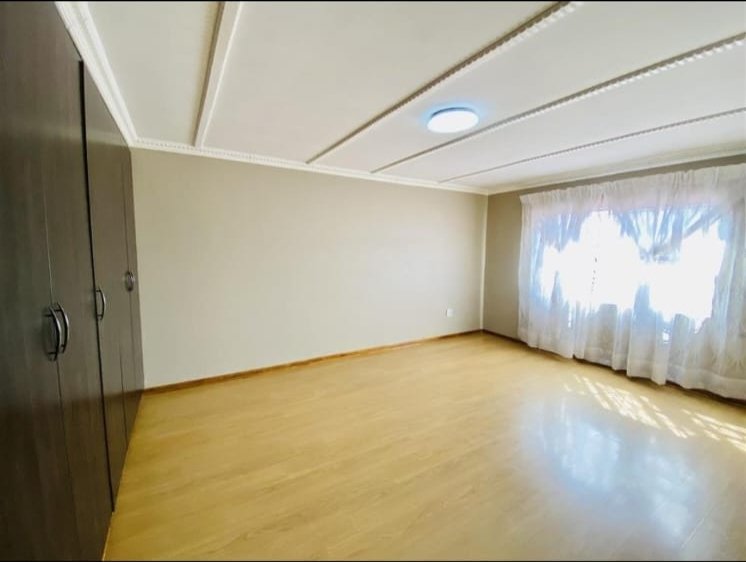 5 Bedroom Property for Sale in Geluksdal Gauteng