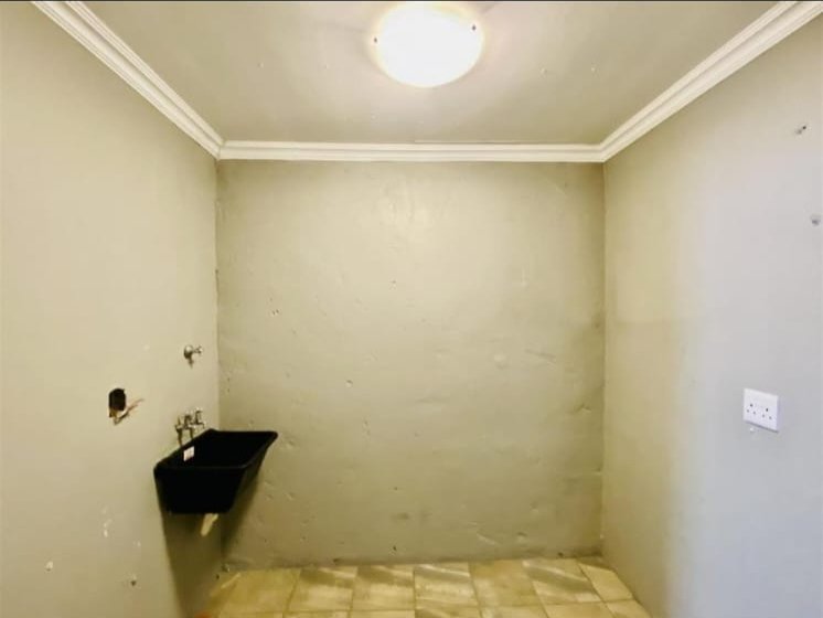 5 Bedroom Property for Sale in Geluksdal Gauteng
