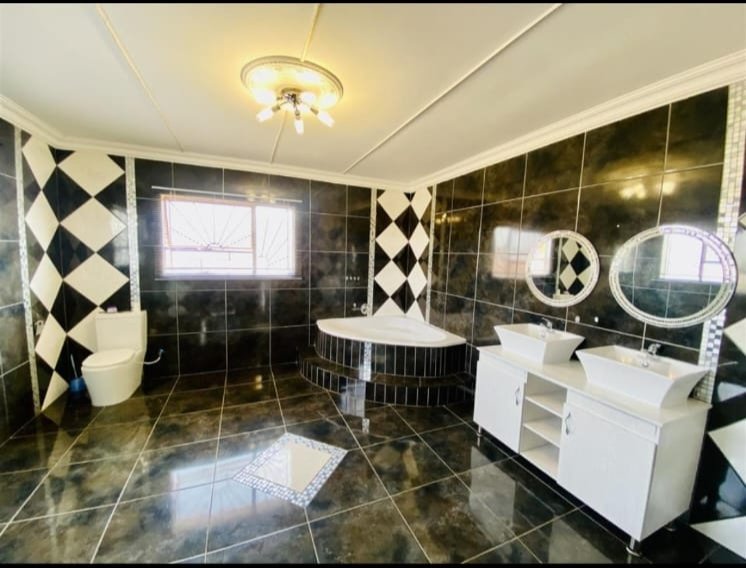 5 Bedroom Property for Sale in Geluksdal Gauteng