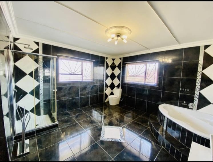 5 Bedroom Property for Sale in Geluksdal Gauteng