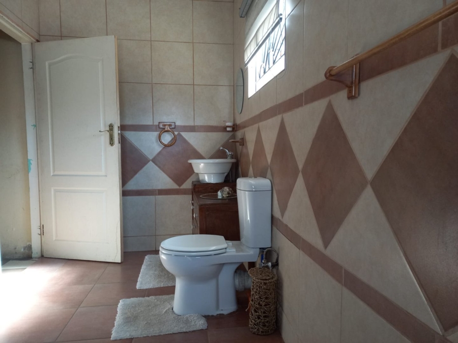 5 Bedroom Property for Sale in Geluksdal Gauteng