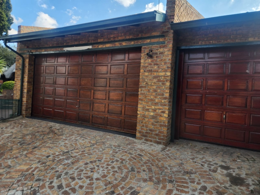 To Let 4 Bedroom Property for Rent in Bassonia Gauteng