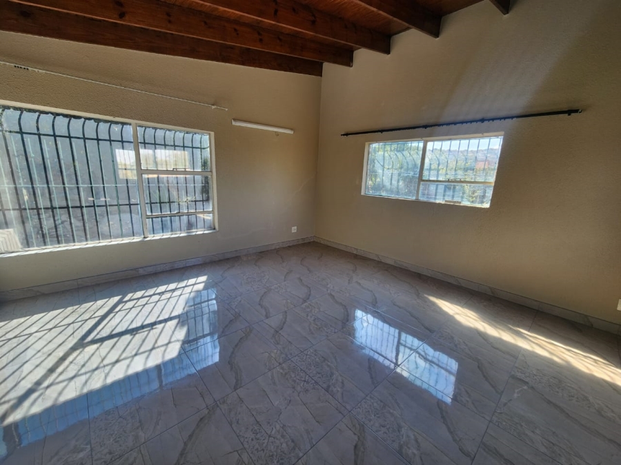 To Let 4 Bedroom Property for Rent in Bassonia Gauteng