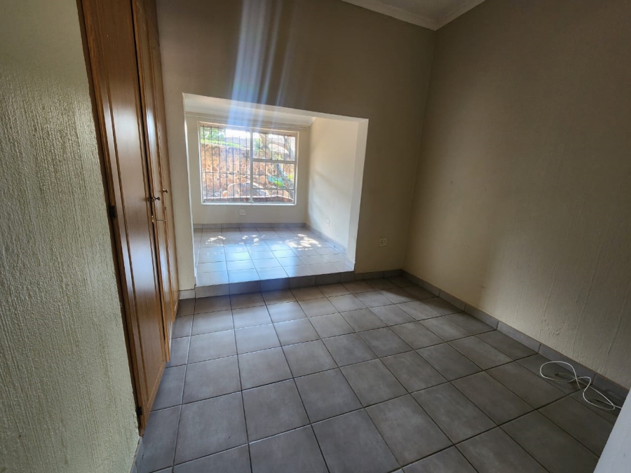 To Let 4 Bedroom Property for Rent in Bassonia Gauteng