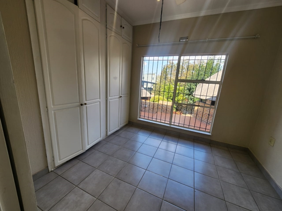 To Let 4 Bedroom Property for Rent in Bassonia Gauteng