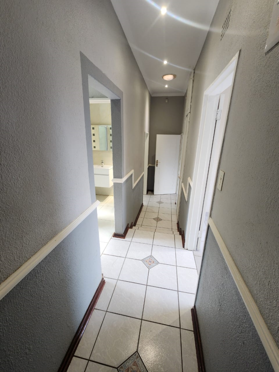 To Let 4 Bedroom Property for Rent in Bassonia Gauteng