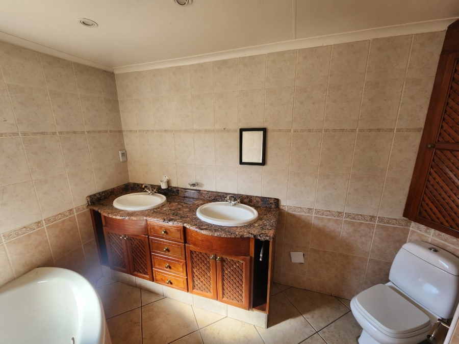 To Let 4 Bedroom Property for Rent in Bassonia Gauteng
