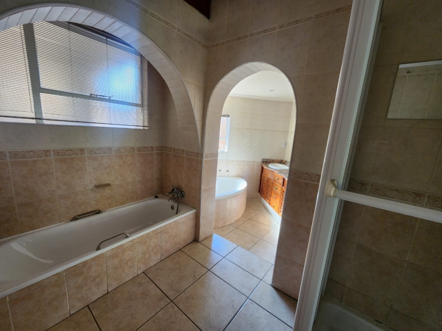 To Let 4 Bedroom Property for Rent in Bassonia Gauteng