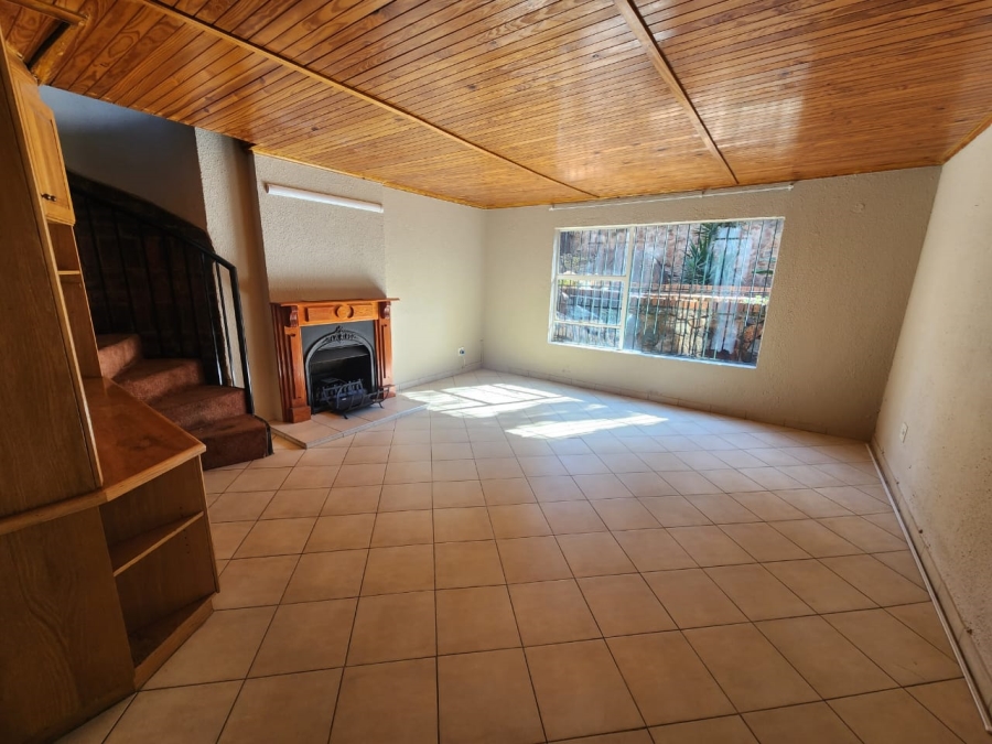 To Let 4 Bedroom Property for Rent in Bassonia Gauteng
